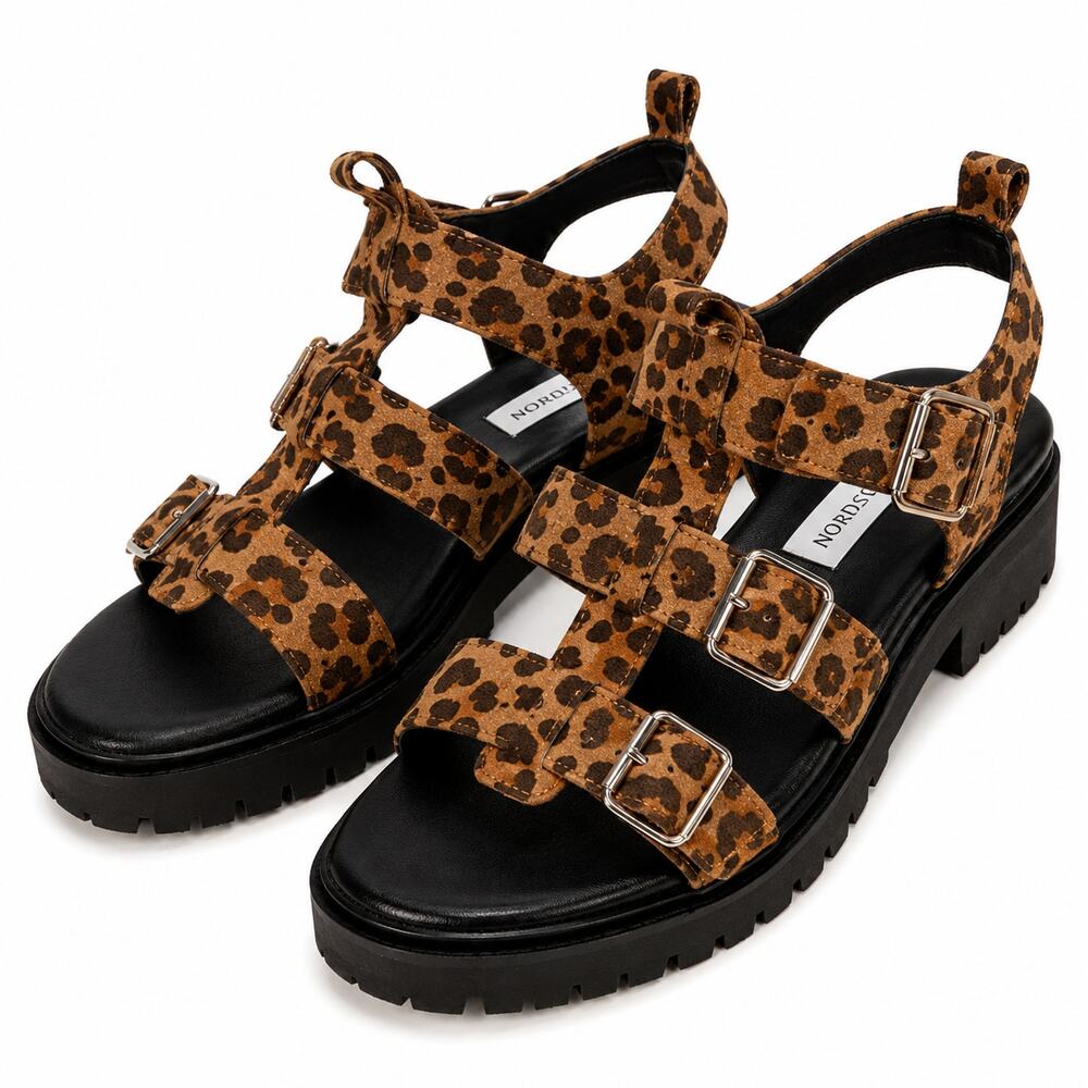 Treasure & Bond Leopard Print Lug Sole Strappy Buckle Sandals Womens 5M NWT